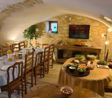 Saint Michel d'Euzet Villa | Domaine l'Arbre d'Or
