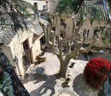 Saint Michel d'Euzet Villa | Domaine l'Arbre d'Or