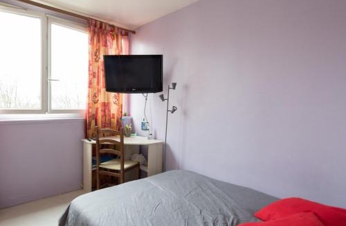 Petit-Ivry Apartment | Double bedroom with shared kitchen & bathroom, Paris