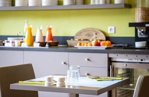 9th Arrondissement Hotel | Double Room Near Parc de la Tête d'Or & Lyon Riverfront Walks