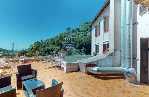 Menton Apartment | Double room with air conditioning, mountain view