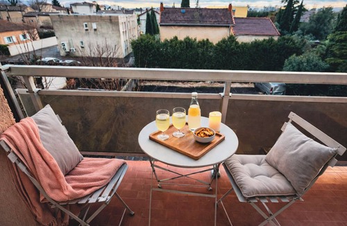 Montelimar Apartment | Douce parenthèse - T2 Cosy & warm Montélimar station center within walking distance