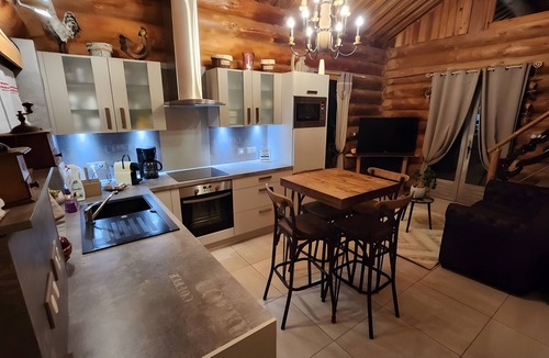 Montmurat Ski Chalet | Dream Log Chalet with Spa and Summer Kitchen