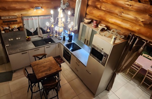 Montmurat Ski Chalet | Dream Log Chalet with Spa and Summer Kitchen