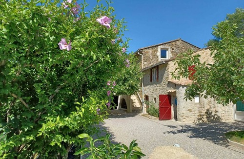 La Begude-de-Mazenc House | Drôme provençale house with swimming pool and river