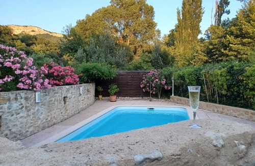 La Begude-de-Mazenc House | Drôme provençale house with swimming pool and river
