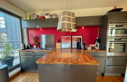 Arcueil Apartment | Duplex 115m2 Inondé de Soleil Avec Terrasse, Climatisation et Parking Privé