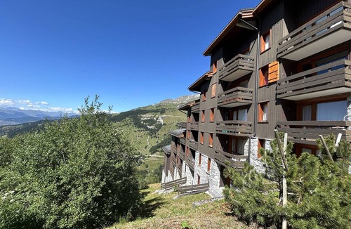 Meribel-Mottaret Apartment | Duplex 2 bedrooms, balcony, near slopes and shops