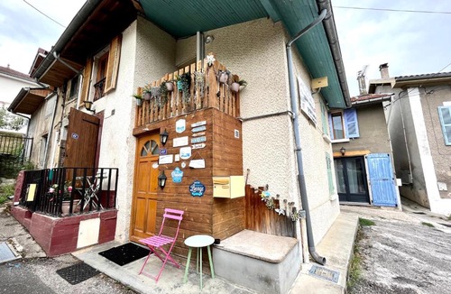 Renage Apartment | Duplex climatisé, balcon, check-in autonome