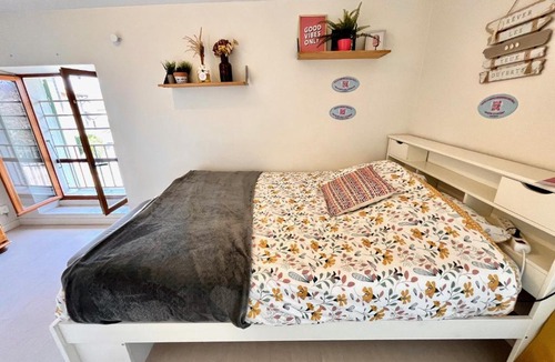 Renage Apartment | Duplex climatisé, balcon, check-in autonome