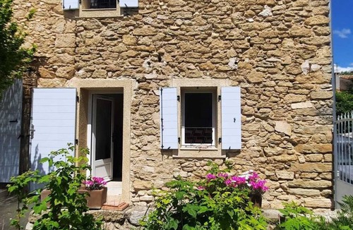 Peypin-d'Aigues Apartment | Duplex in old barn