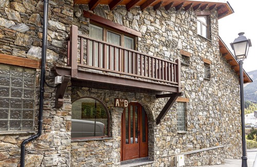 Soldeu Apartment | Duplex rustic 2 rooms | Free parking and terrace |