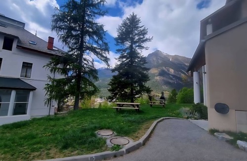 Jausiers Apartment | Duplex spa & mountain view - Château des Magnans