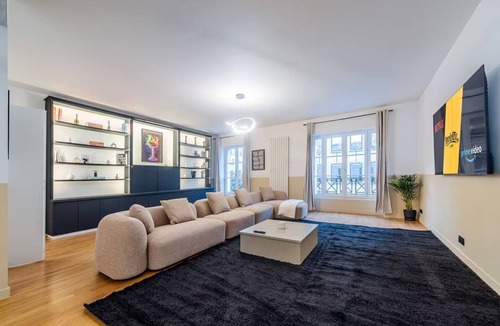 7th Arrondissement Apartment | Eiffel Tower 3-Bedroom Luxury Saint-Germain Paris 7