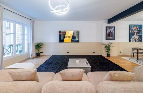 7th Arrondissement Apartment | Eiffel Tower 3-Bedroom Luxury Saint-Germain Paris 7