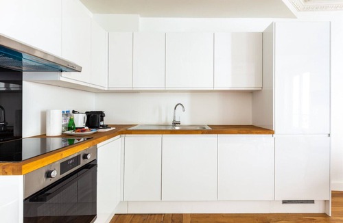7th Arrondissement Apartment | Eiffel Tower - Renovated 4 people