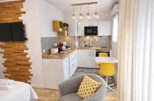 Le Bourget Apartment | Elegance - 15 min Paris, Gare & CDG