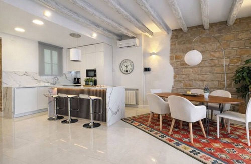 Ciutat Vella Apartment | Elegant 130 m² apartment with balcony and views of Port Vell – Paseo Colón