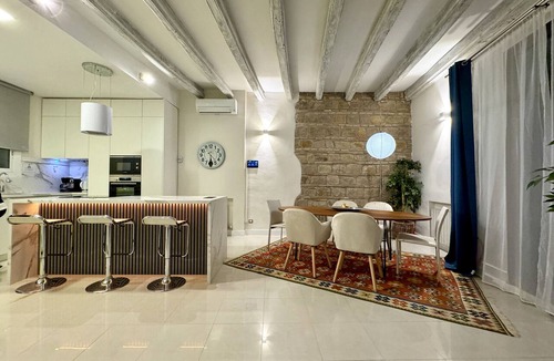 Ciutat Vella Apartment | Elegant 130 m² apartment with balcony and views of Port Vell – Paseo Colón