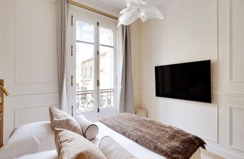 Quartier de la Plaine-de-Monceaux Apartment | Elegant A C Apt 2BR 6P Paris 17th Monceau