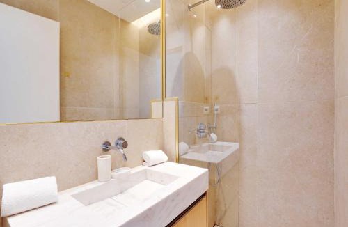 Quartier de la Plaine-de-Monceaux Apartment | Elegant A C Apt 2BR 6P Paris 17th Monceau