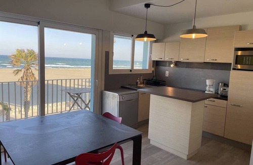 La Jetee Apartment | Elegant Renovated T3, Balcony Sea View, WIFI, Parking