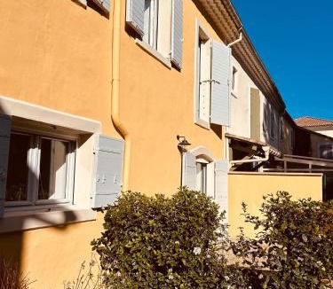 Taulignan House | "ENTRE LA VIGNE et L'OLIVIER"