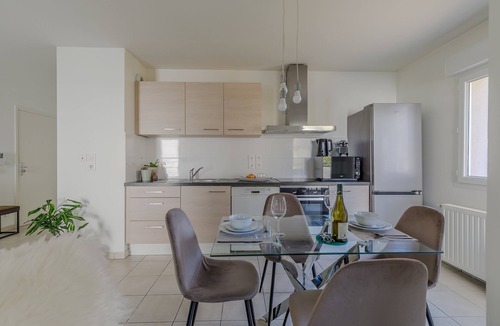 Saint-Priest Apartment | Escale en Terre Lyonnaise