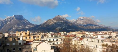 Quartier Chorier-Berriat Bed & Breakfast | espace privé, balcon vue montagnes pour 1 à 4 personnes