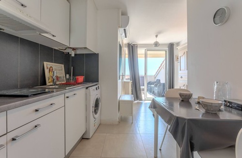 Frejus Plage Apartment | Evasion Maritime Apartment with Sea View, Wi-Fi and Air Conditioning
