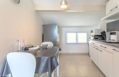 Frejus Plage Apartment | Evasion Maritime Apartment with Sea View, Wi-Fi and Air Conditioning