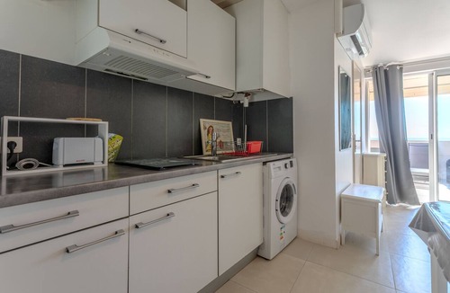 Frejus Plage Apartment | Evasion Maritime Apartment with Sea View, Wi-Fi and Air Conditioning