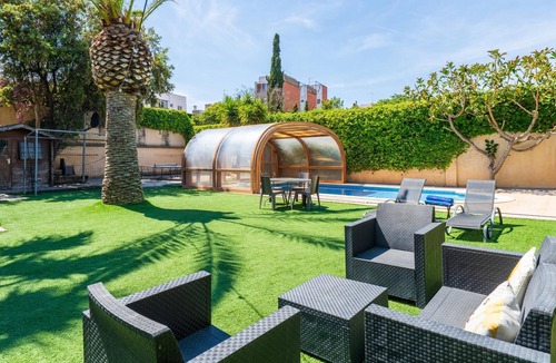 Vilanova I la Geltru Villa | Excellent location, private pool and parking