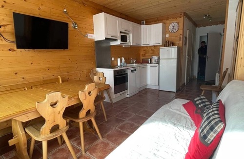 Le Corbier Apartment | Exceptional location on the snow front in Corbier apartment 8 people