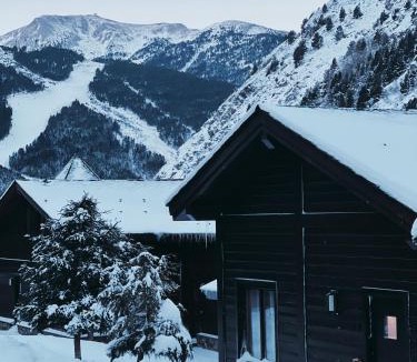 Soldeu House | Exclusiva Cabaña en Incles - Vistas al Valle & Pistas de Ski Grandvalira - Free Parking