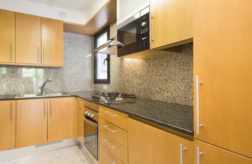 Sant Gervasi Apartment | Executive Apartment for 6 Near Barcelona's center