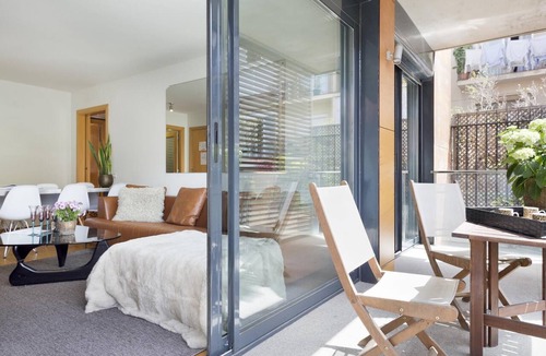 Sant Gervasi Apartment | Executive Apartment for 6 Near Barcelona's center