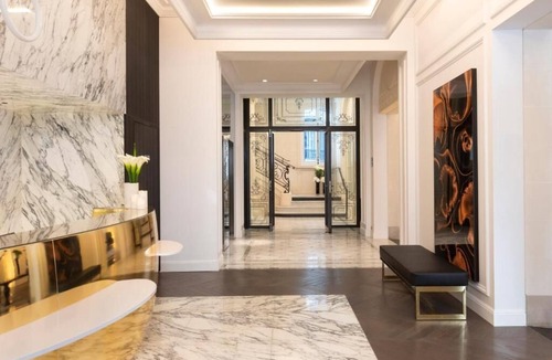 Champs-Elysees Apartment | Executive Studio With Aircon In Champs Elysees