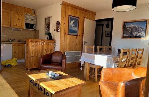 La Joue du Loup Apartment | F4 Très Lumineux Centre Village Face à la Place des Commerces