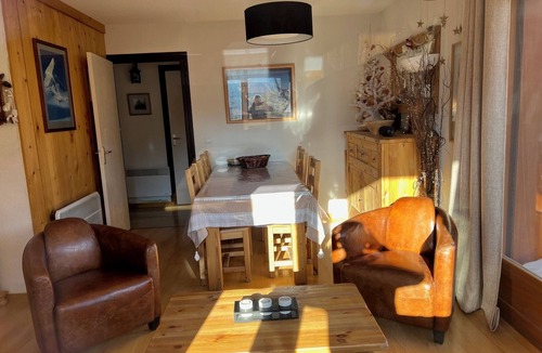 La Joue du Loup Apartment | F4 Très Lumineux Centre Village Face à la Place des Commerces