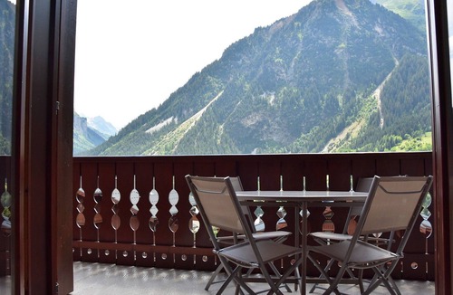 Pralognan-la-Vanoise Apartment | Family apartment with south balcony and parking in residential area