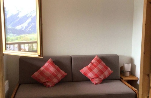Saint-Jean-d'Arves Apartment | Family apartment sleeps 8, mountain view Sybelles