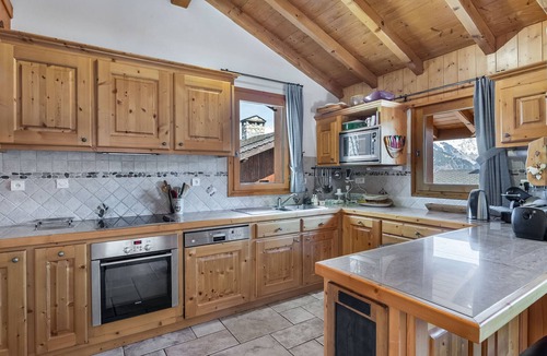 Le Praz Ski Chalet | Family Chalet for 8 in Courchevel Le Praz with Wifi