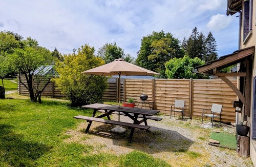 Le Soulie House | Family Cottage in the Cool with Pool