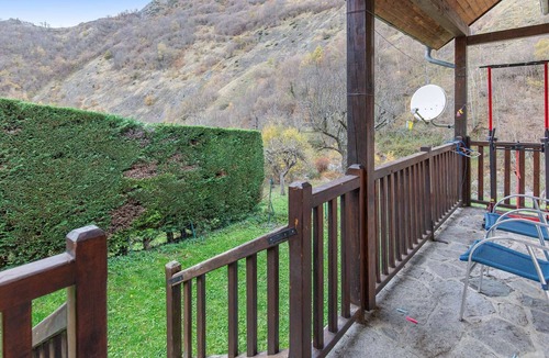 Bareges Apartment | Family duplex, 9 people, pets allowed, parking, near shuttle in Barèges