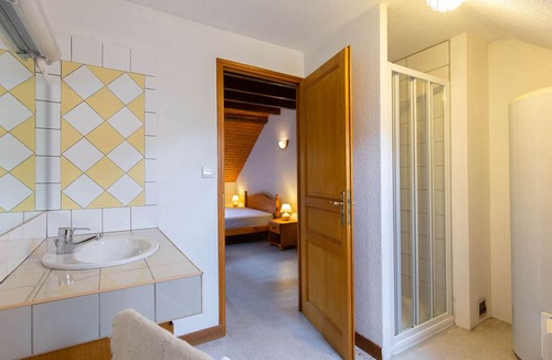 Bareges Apartment | Family duplex, 9 people, pets allowed, parking, near shuttle in Barèges
