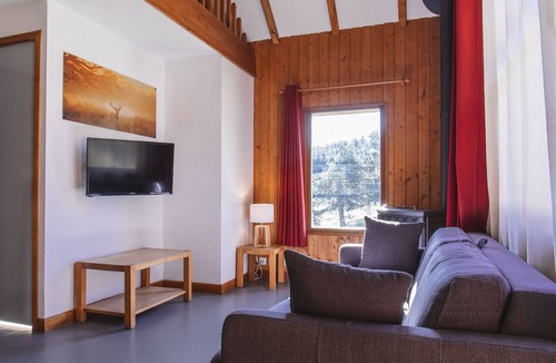 Saint-Paul-le-Froid Ski Chalet | Family chalet for 6 people in a pine forest at Les Bouviers in Lozère.