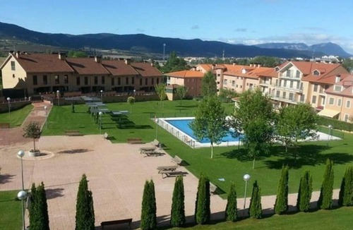 Jaca Apartment | Family-Friendly Apartment with Pool, Balcony, and Parking in Jaca