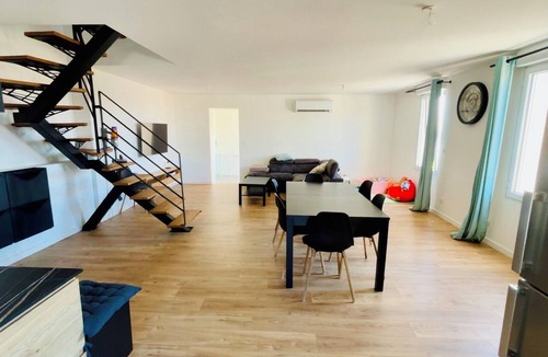 Cenon House | Family home with a pool and a view of Bordeaux