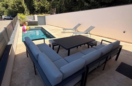 Cenon House | Family home with a pool and a view of Bordeaux